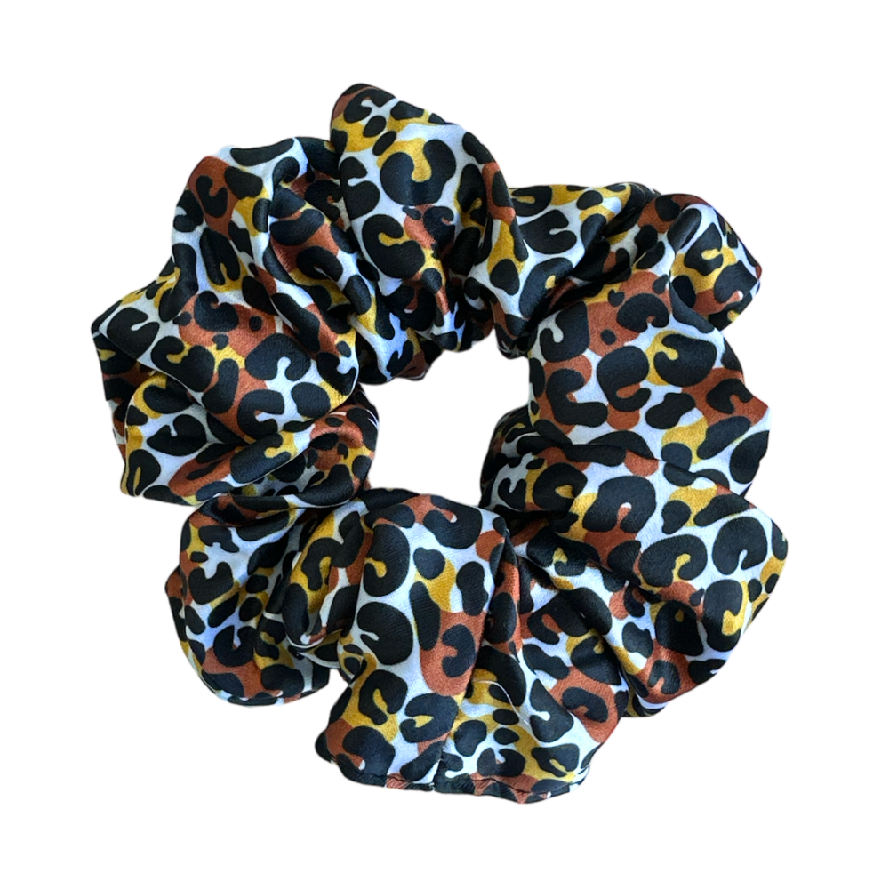 bamba_scrunchies_john navas_pelo_satín_cabello_cauchos_ animal print_l