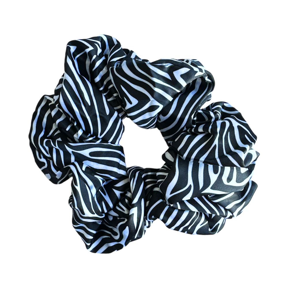 bamba_scrunchies_john navas_pelo_satín_cabello_cauchos_ cebra negro con blanco